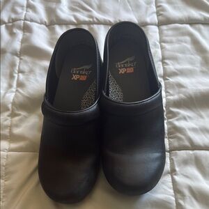 Dansko XP 2.0 Black Leather Clogs